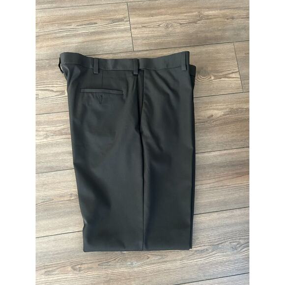 Haggar Cool Right Performance Flex Dress Pants - 40 x 32 - Picture 2 of 3